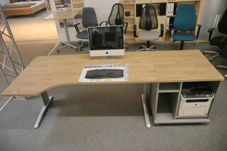 Röhr Techno Schreibtisch-Kombi – Freiform 180 cm + Drucker-Container, Eiche Sand