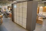 Wiemann Quito Kleiderschrank – 6-türig, 300 × 218 × 60 cm, Havanna/Glas Champagner