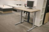 Röhr-Bush Techno Schreibtisch elektrisch höhenverstellbar – 110 × 64–128 × 80 cm, Eiche Sand, Ausstellungsstück