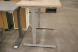 Röhr-Bush Techno Schreibtisch elektrisch höhenverstellbar – 110 × 64–128 × 80 cm, Eiche Sand, Ausstellungsstück