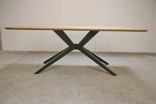 Niehoff Esstisch Ausstellungsstück – Eiche massiv, 200 × 100 cm, Kreuzgestell schwarz
