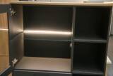 Röhr Bush Cocoon Vitrine – LED, 2 Schubkästen, 100×143×42 cm